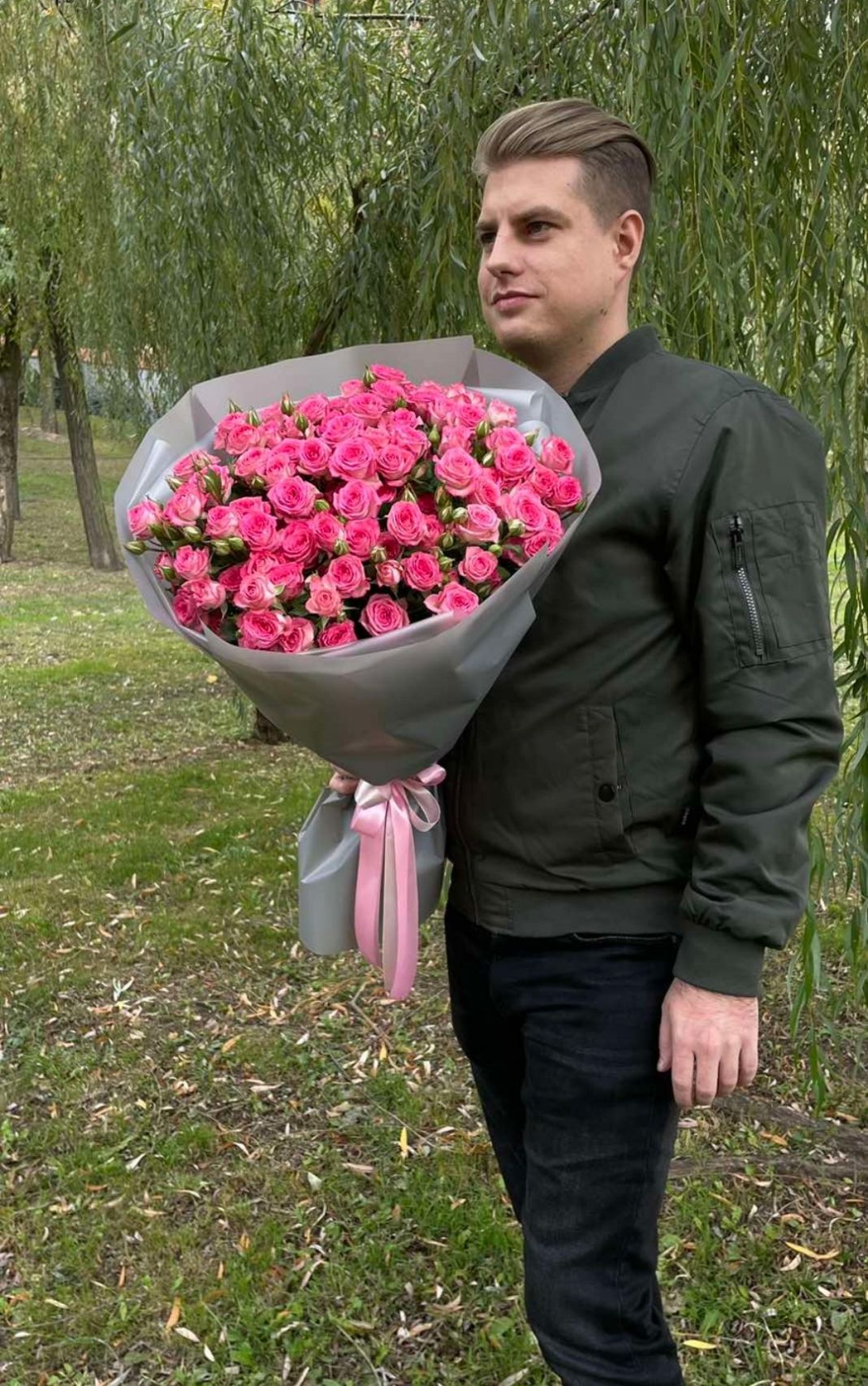 Букет из 11 розовых кустовых роз