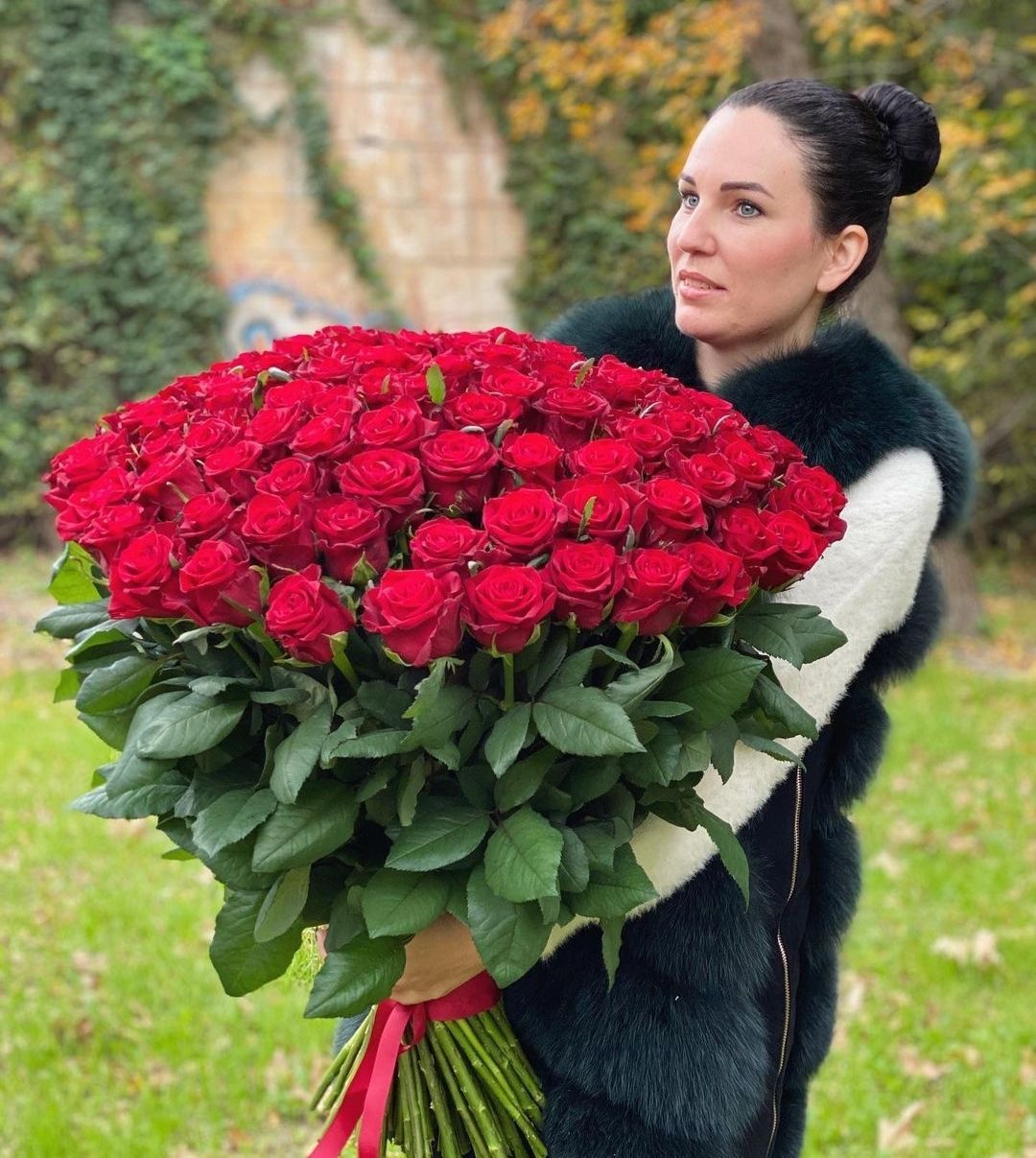 Букет из 101 красной розы 70 см